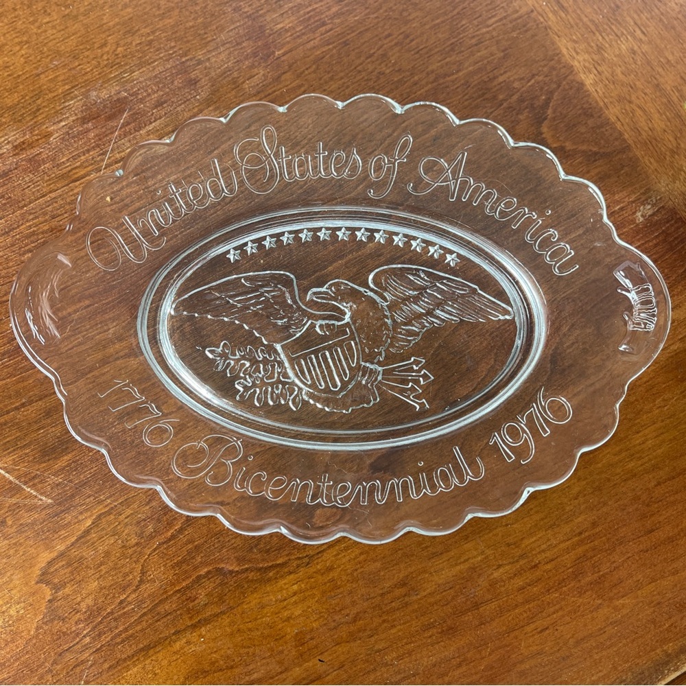 Bicentennial 1776-1976 Oval Glass Plate Vtg Avon USA Patriotic Eagle Decor  9"